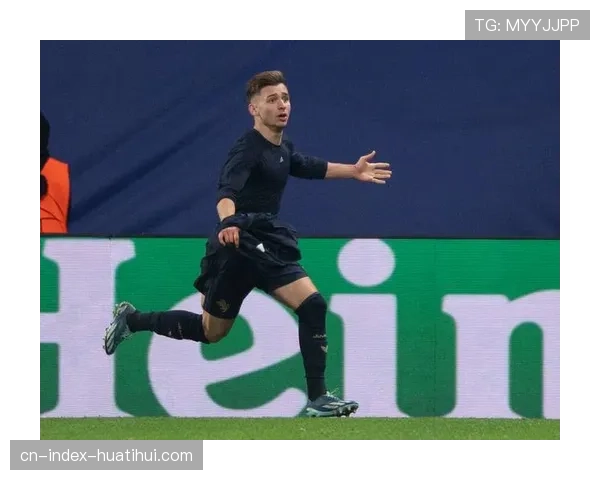 拜仁17岁小将卡尔处子球 青春力量成欧冠亮点